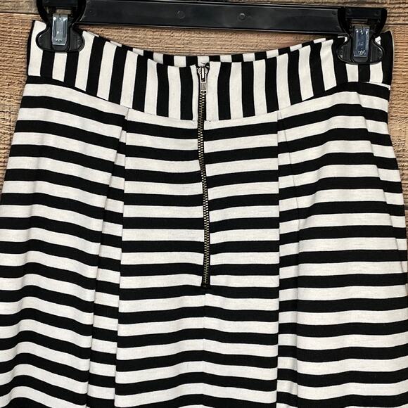 WAYF Pleated Midi Skirt Black White Striped Size Small - Picture 7 of 9